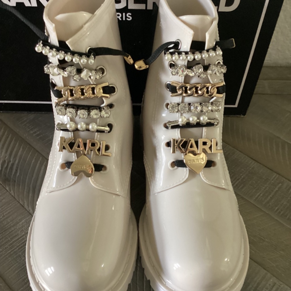 KARL LAGERFELD PARIS Topanga Embellished Rain Booties, size 7 - Picture 2 of 14